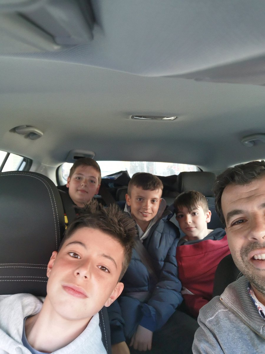 josesag's tweet photo. De transportista del @FutBaseCES
Línea sbd sur _ Barbera_Olimpia
#AleviA
#AleviF
#AleviI
😜😜😜😜 https://t.co/ghgB3h7GRE