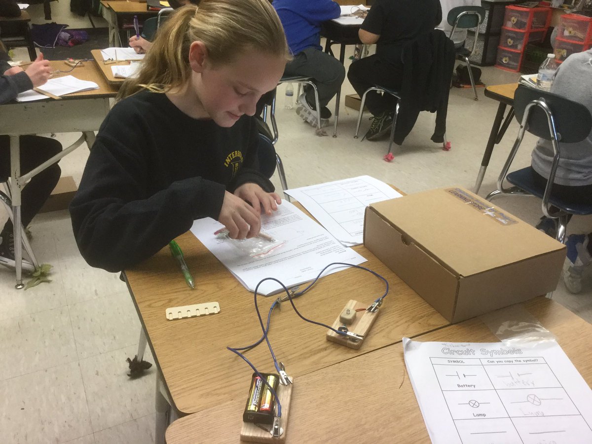 mrscook208's tweet photo. 4W getting acquainted with electrical circuits @SchoolProspect https://t.co/zgGCW0muip