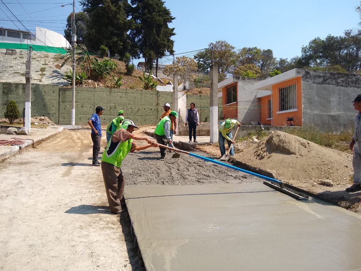 alcaldia_17's tweet photo. 🚧Trabajos de Pavimentación🚧 En estos momentos se está dando inicio a la pavimentación en Residenciales Casa Bella kilómetro 9.5 ruta al Atlántico zona 17. #muniguate #MasObra https://t.co/yKj1z2qWEG