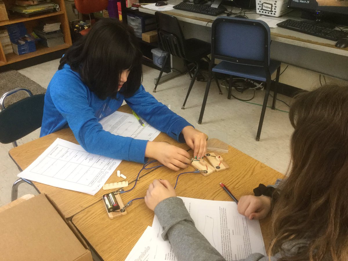 mrscook208's tweet photo. 4C busy building simple and parallel circuits @SchoolProspect https://t.co/OVcDCEknFN