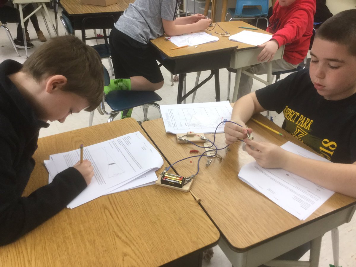 mrscook208's tweet photo. 4C busy building simple and parallel circuits @SchoolProspect https://t.co/OVcDCEknFN