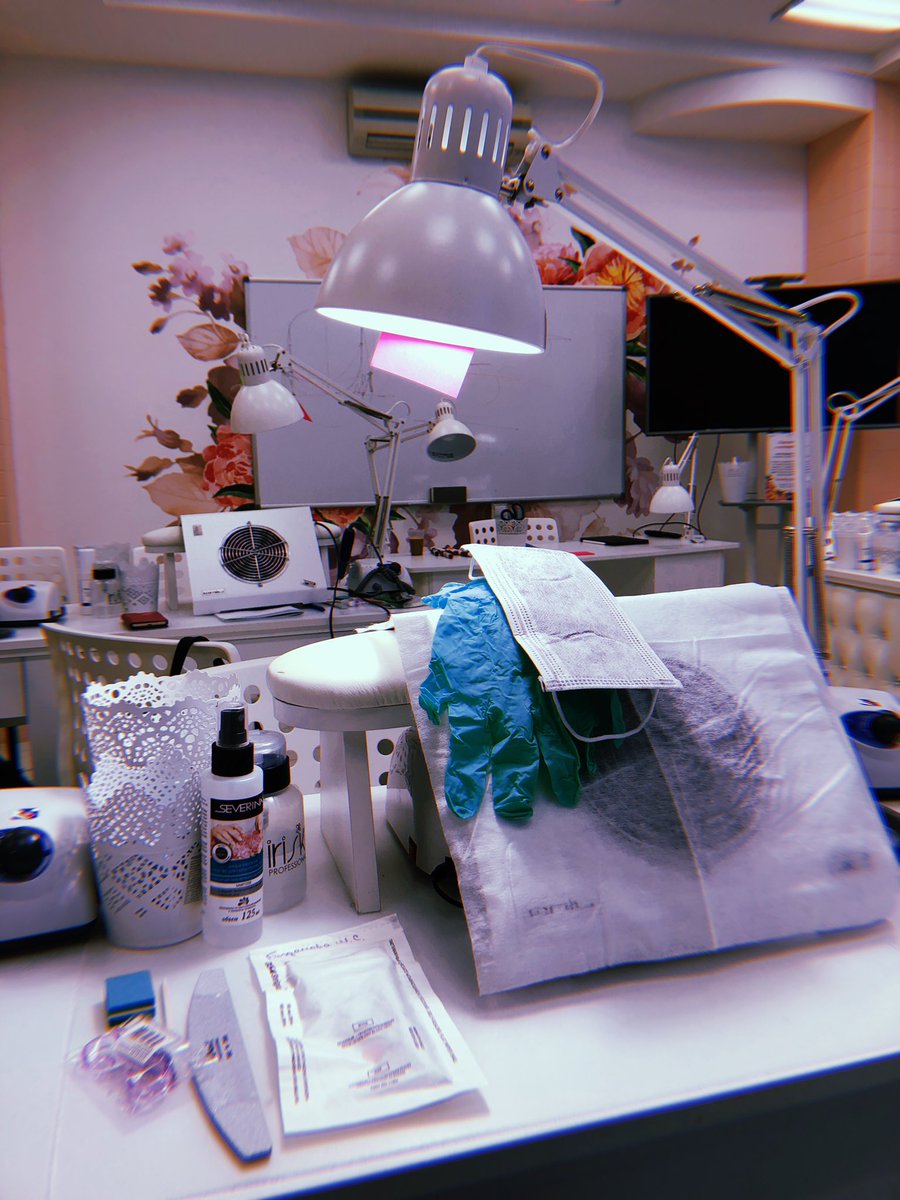 saykusha's tweet photo. Прокачала вчера свой скилл и получила первый красный диплом 💅🏼 Второй должна получить в июне, но это пока ещё не точно 😂 Для начало его надо бы написать.. . . https://t.co/X8x03yMFvd