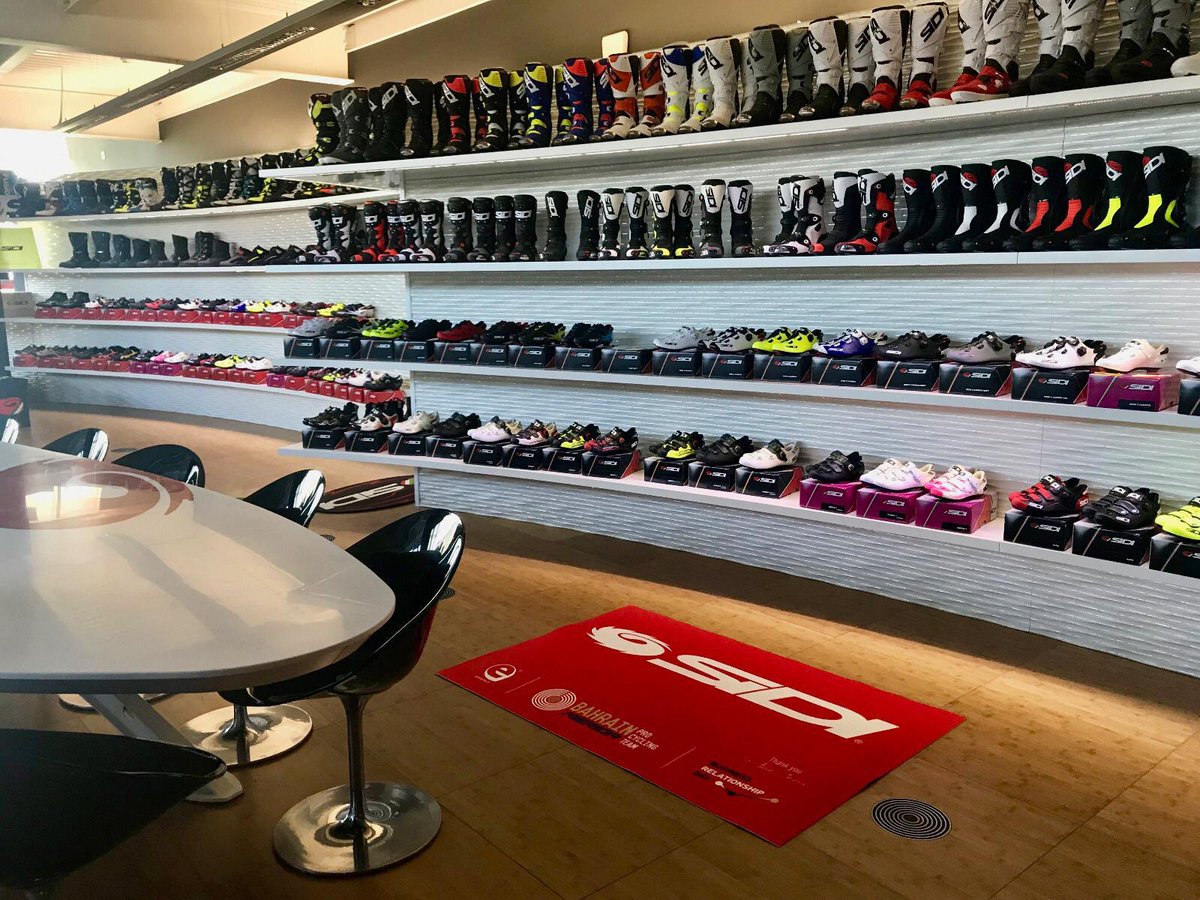 BHRVictorious's tweet image. 🎁 Custom carpets for #BAHRAINMERIDA🇧🇭 partners.

Thank you to our official supplier #ElleErre @EasyFlag for this special present for the companies that attended the second edition of our Business Relationship Day.