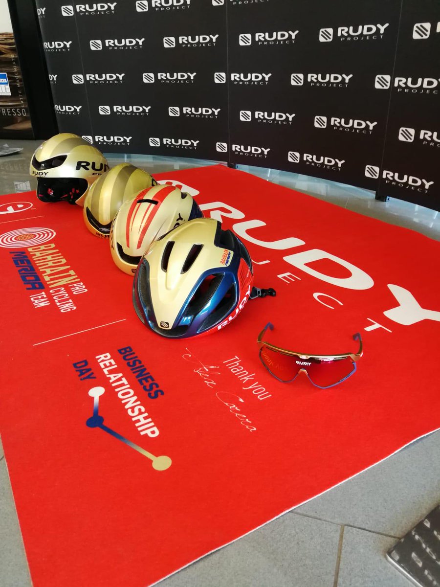 BHRVictorious's tweet image. 🎁 Custom carpets for #BAHRAINMERIDA🇧🇭 partners.

Thank you to our official supplier #ElleErre @EasyFlag for this special present for the companies that attended the second edition of our Business Relationship Day.