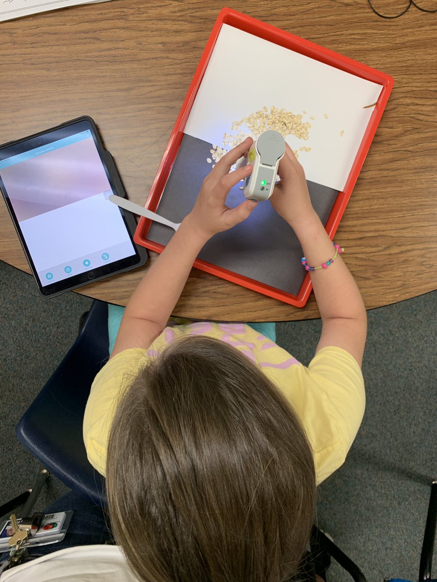MrsMulkey5's tweet photo. Investigating #mealworms using the iGo SmartMicroscopes #theyrekindacute #waitingishard #rm418 @LISDScience @mrskimprice https://t.co/byN2zwvjv5