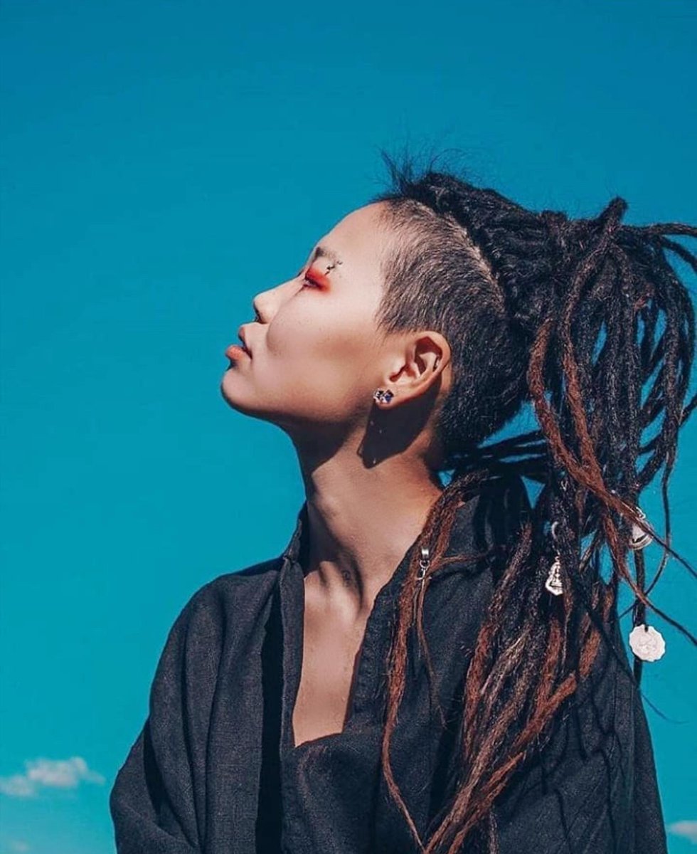 AquaStocking's tweet photo. Keep your eyes on the sky! ✨🌤️#locsworld #menwithlocs #freeformlocs #dreadhead  #loclivin #locnation #loctician #aquastocking https://t.co/j9954PnYK4