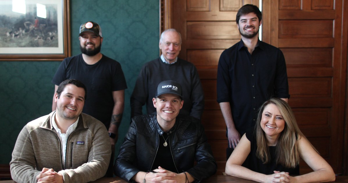 MusicRow's tweet photo. Sam Riggs Signs With Major Bob Music https://t.co/pXcGHxQEmZ https://t.co/2GETrpKIrs