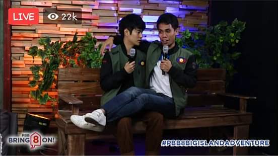 fumiyambabys's tweet photo. Hahahaha ang sweeet talaga ng mag babe
#HappyGraduationYAMYAM https://t.co/pRcwuqfgw7