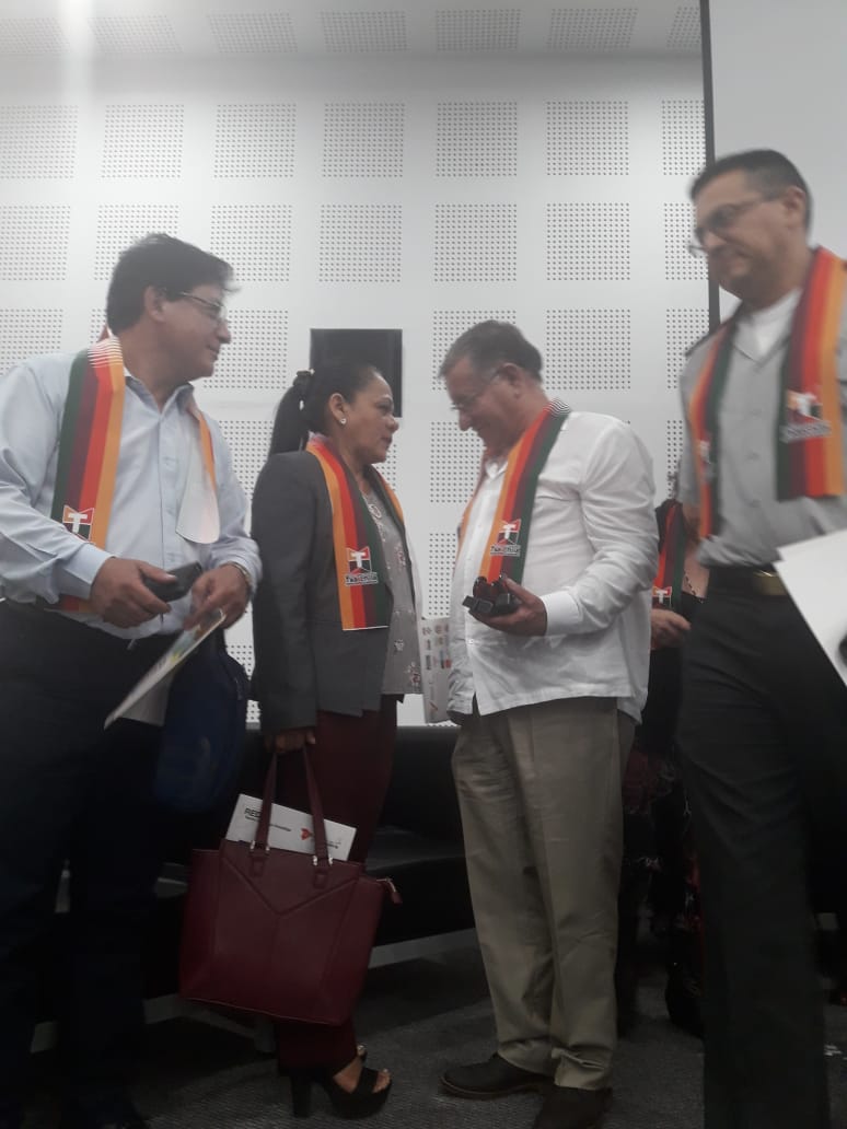 ISTPEM1's tweet photo. La rectora del ITSPEM @blanceli recibe la certificación como miembro de la red Santo Domingo Investiga https://t.co/eq00qWWOKo