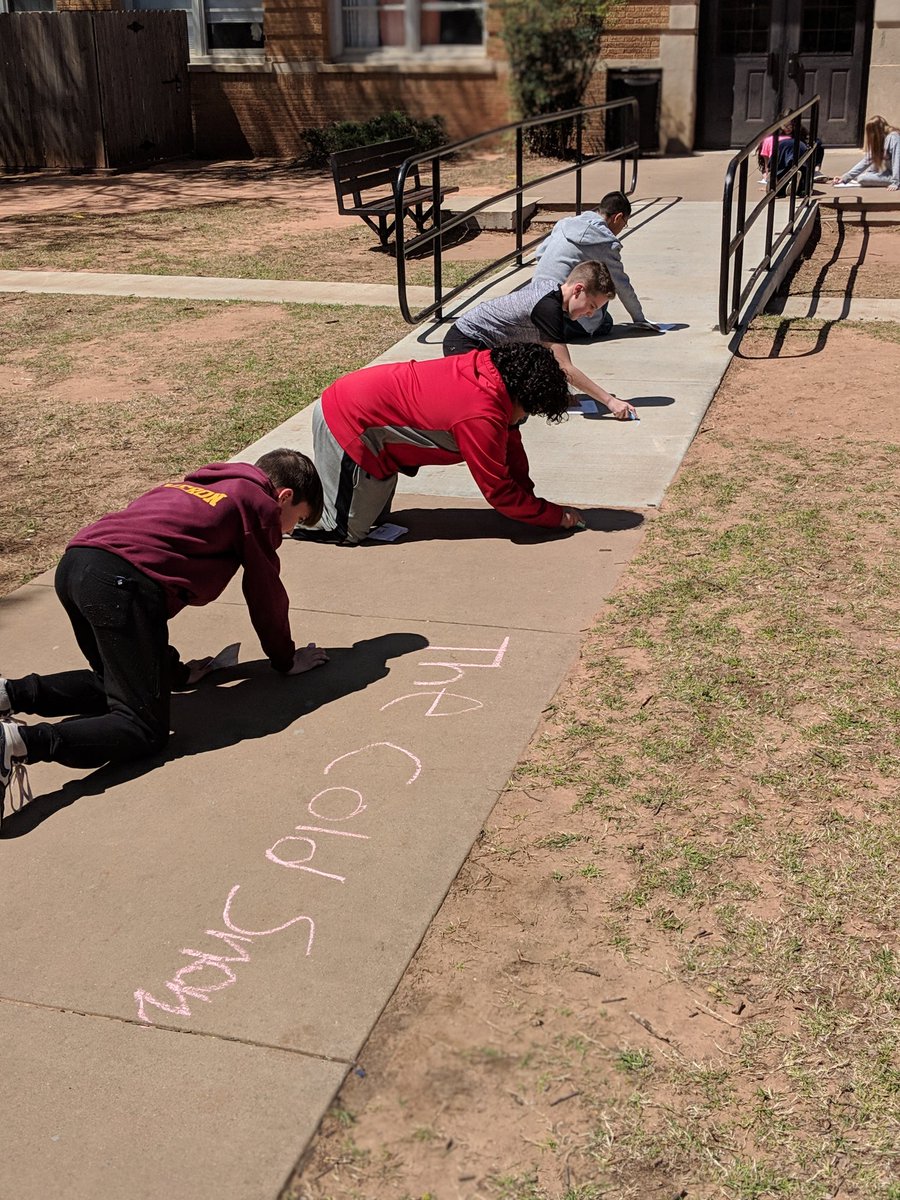 ZundyLibrarian's tweet photo. Writing spring haikus on this beautiful day! @ZundyElementary #zundykidsdeserveit #BeTheOne https://t.co/ABe0oDaPV4