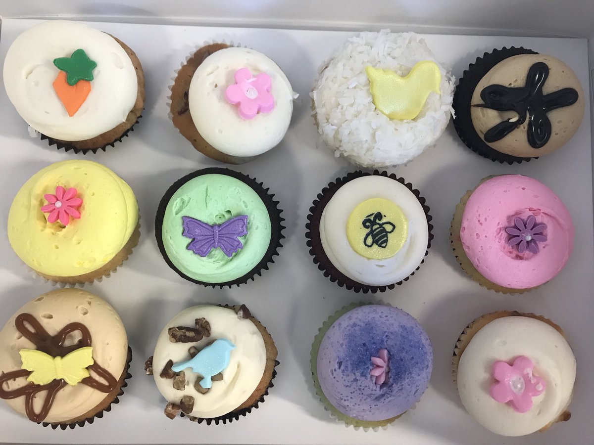 DCharabaty's tweet photo. You know everything will be alright when you new IBD NP shares a birthday with you and brings these beautiful treats on her first day of work ! #NotPaleo #NotMediterranean #NotLowCarb #SplurgeOfTheMonth https://t.co/g3QC1sKC7t