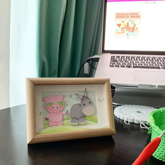 Oooh my... this is just the cutest... I received this card today made by <a href="/yukiwondergem/">Yuki Wondergem</a> with my Party Animal and GiftDonkey Diecuts from @joycraftsbv 
I just love this scene. ❤️❤️
.
.
#dendennis #paperart #papercraft #paper #diecut #diecutanimals #diecutparty #partyanimal #g…