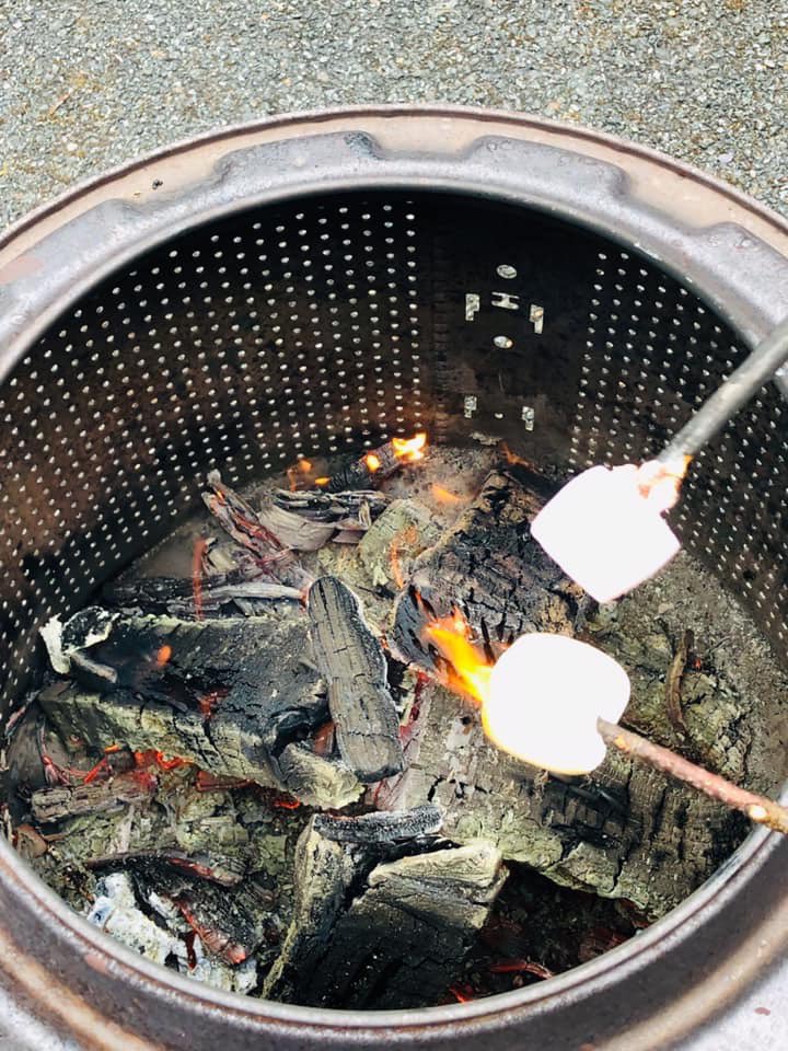 DhoonSchool's tweet photo. 🍃  Mashmallows and s’mores. Toasted in the firepit at Forest School today 🍃 https://t.co/iYY3ERtGsG