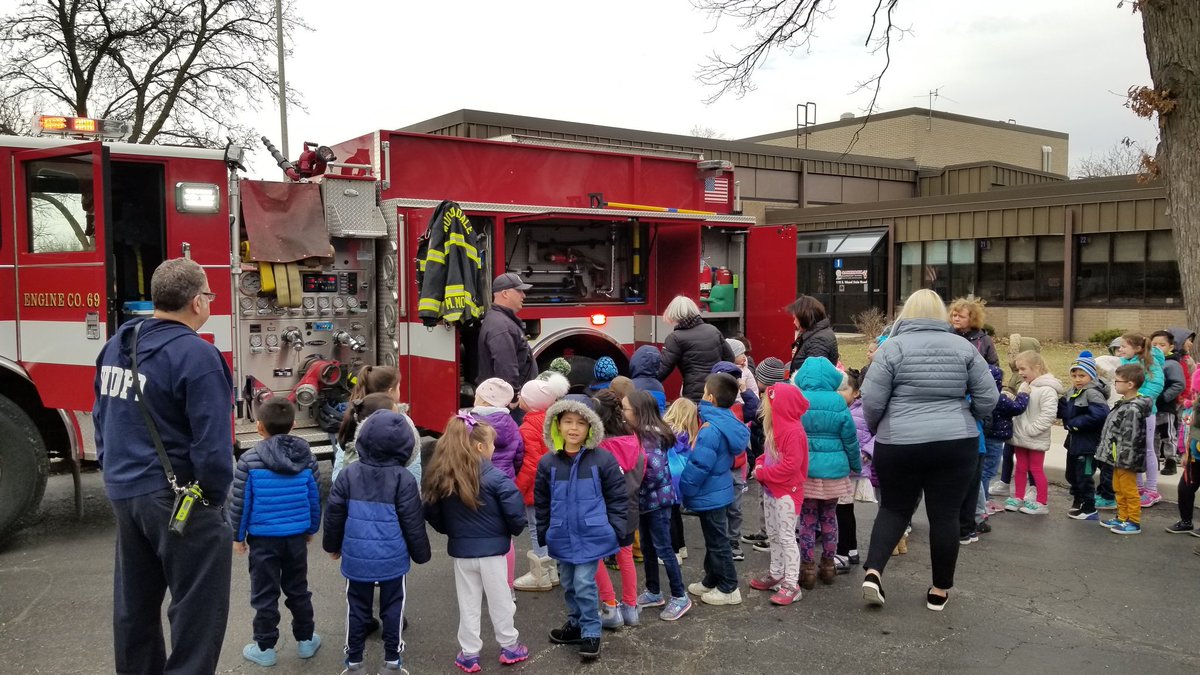 MrRodelo37's tweet photo. Learning about community helpers
#communityhelpers @OB_Foxes https://t.co/oT9uTiV68Y