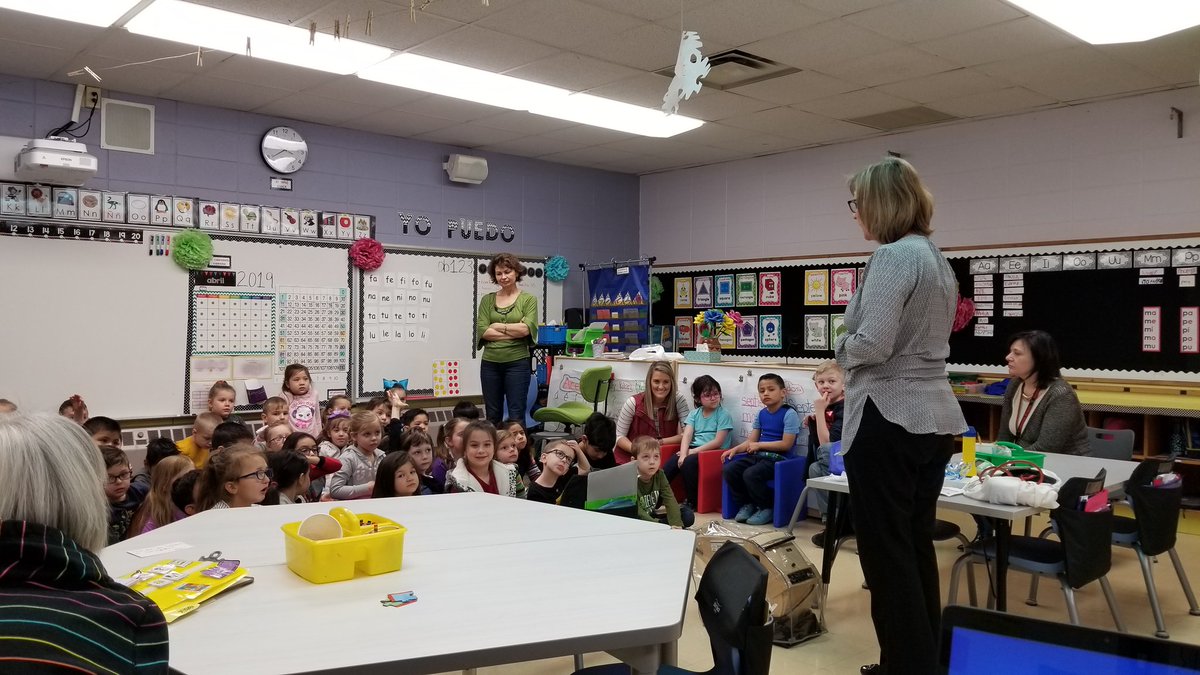 MrRodelo37's tweet photo. Learning about community helpers
#communityhelpers @OB_Foxes https://t.co/oT9uTiV68Y