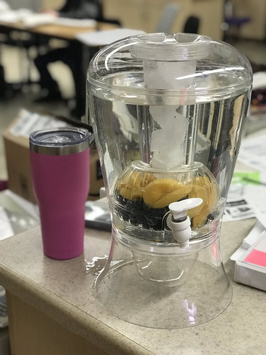 KDaneFACS's tweet photo. Students are loving the flavor of the day: blueberry peach π #WaterInfusions #RethinkYourDrink #HydrationStation #FACS #CTE #sayyestofcs @Act4HlthyKids #peach #blueberry #antioxidants #vitamins #water #flavor https://t.co/xmHHOg85lI