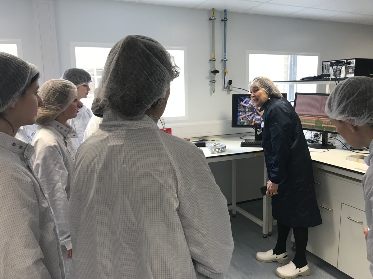 Two of our physics undergrads, <a href="/poponaut96/">Pops</a> and Elvira Castello, recently attended the Conference for Undergraduate Women in Physics (CUWiP) at Oxford Uni 😁

Find out about CUWiP here: bit.ly/2SvszJ9

Here are some pictures taken during their stay 📷
Nice one girls!😎👍