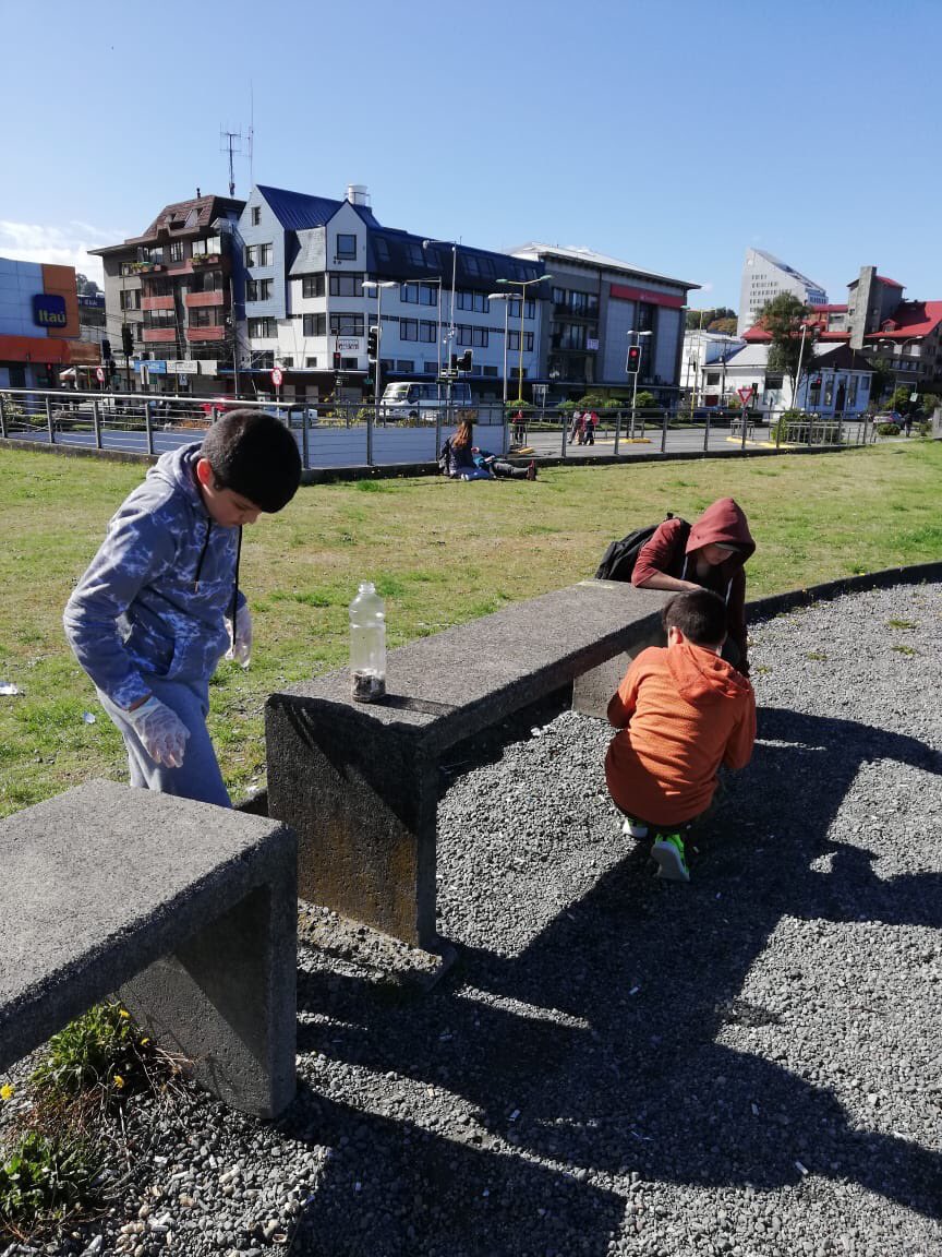 10 mil colillas de #cigarros se recogieron en la costanera de #PuertoMontt.
Un trabajo entre las ONG Biosferamia y Fridays For Future, en conjunto con estudiantes de enseñanza media y representantes de la #UniversidadSanSebastián