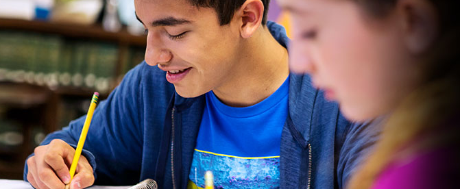 APforStudents's tweet image. Nearly all colleges in the United States (plus many in 60+ other countries) grant credit and placement for qualifying AP Exam scores. Here&apos;s how it works: spr.ly/6014EbEZm