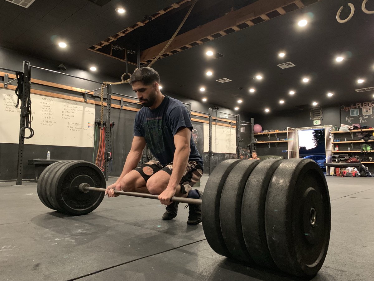 CrossfitPledge's tweet photo. Who’s ready for some lifting?
•
•
#wod #crossfitpledge #crossfit #hidowney #downeyca #fitnessjourney #weightlossjourney #fitness #gym #downeycalifornia #monday https://t.co/ydVFHrzYzL