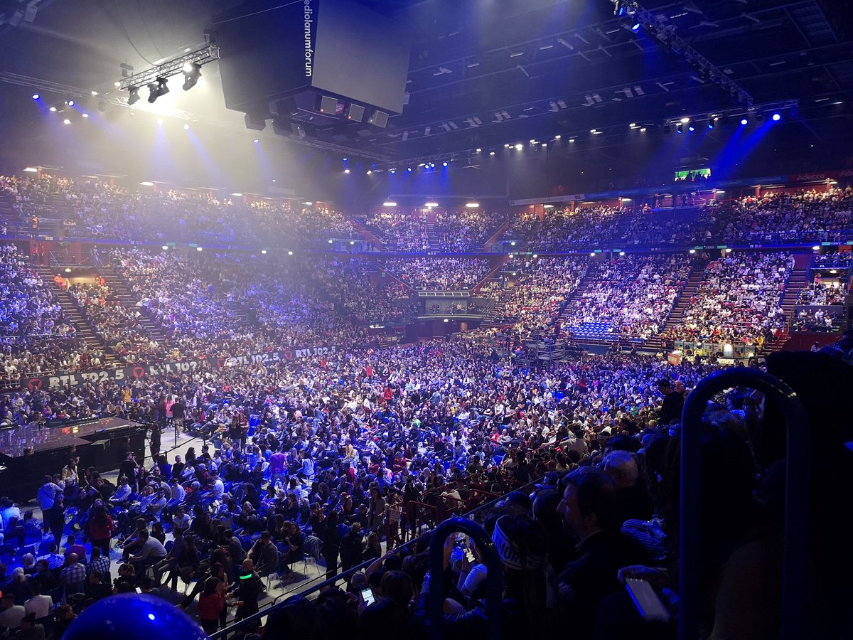 GBruttaPersona's tweet photo. E anche oggi fa un sold out oggi. #10Tour https://t.co/PFtXiXOynX