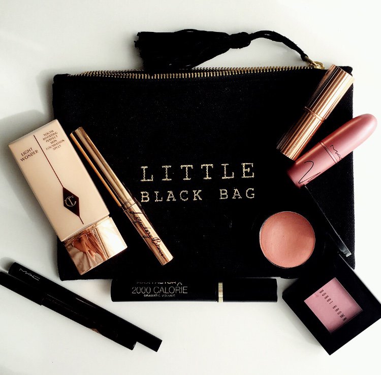 The_Brow_Artist's tweet photo. What’s in your make-up bag?💋💄

Creative Director and Co-founder,Lorna Farrelly, shares her bag of tricks with journalist, Fionnuala Jones.🛍️

How do you rate these products and what are your absolute faves?🤗 

Link is in bio!💕

https://t.co/tOpHUpwDPy https://t.co/yNWe7HaTlk