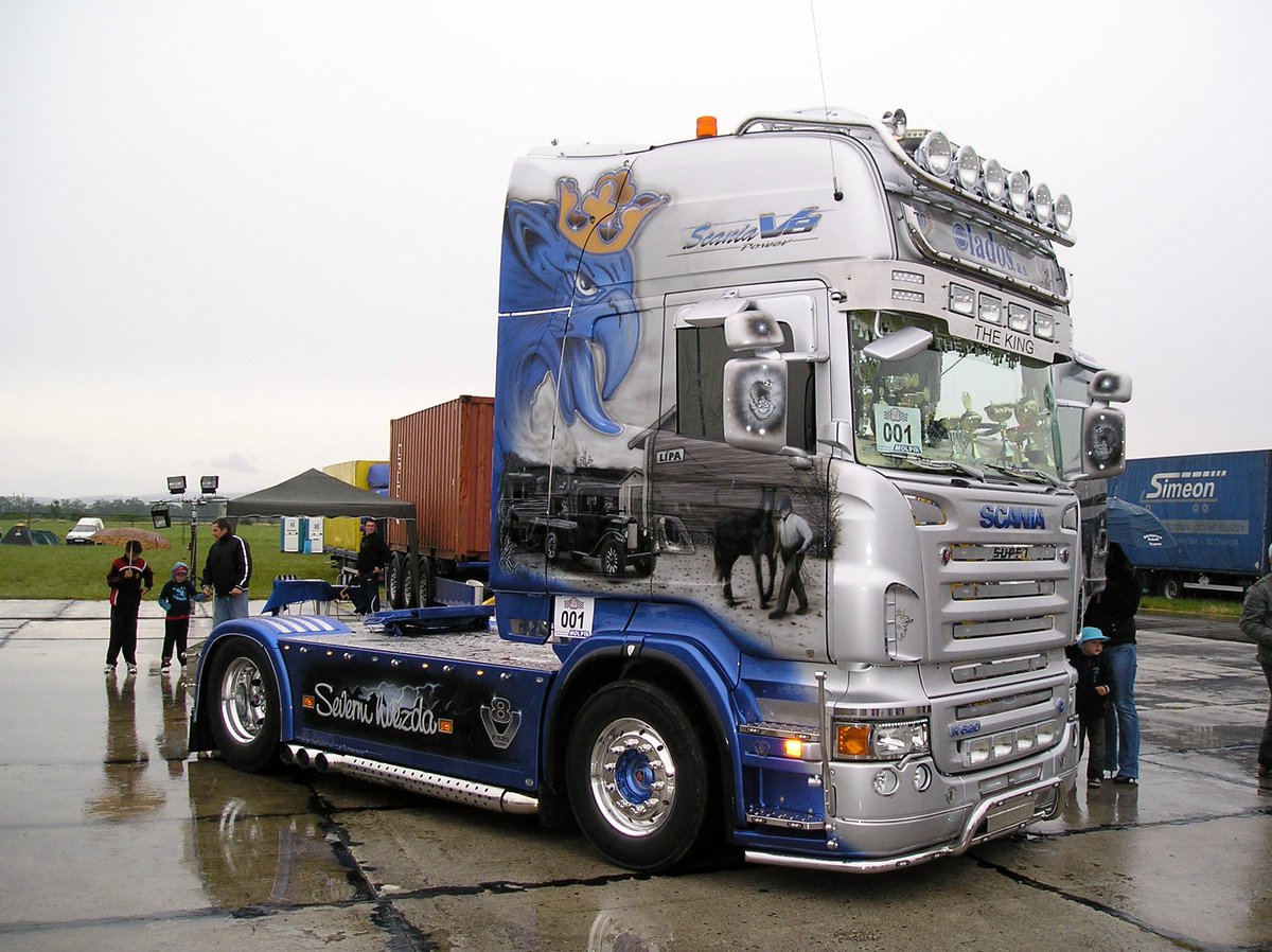 flue_wind's tweet photo. ✅ Scania R 620 V8
📷 Mr.Awenec | https://t.co/hLM0dCpq6P
🌎 Piestany, Trnavsky, Slovakia
🎧 Cannavo & Nesse - Push (Radio Mix)
📌 #Cabover #R620 #Scania #ScaniaR #ScaniaR620 #ScaniaTrucks #ScaniaV8 #ScaniaVabis #Truckers #Truckin #Trucking #Trucks #TruckShow #V8 https://t.co/qAtocW4Na3