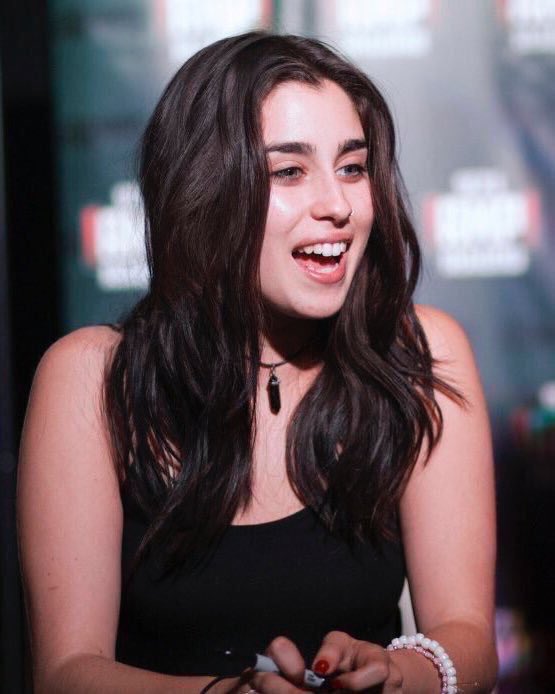 archivelauren's tweet photo. she's so pretty https://t.co/rL7qSAXH37