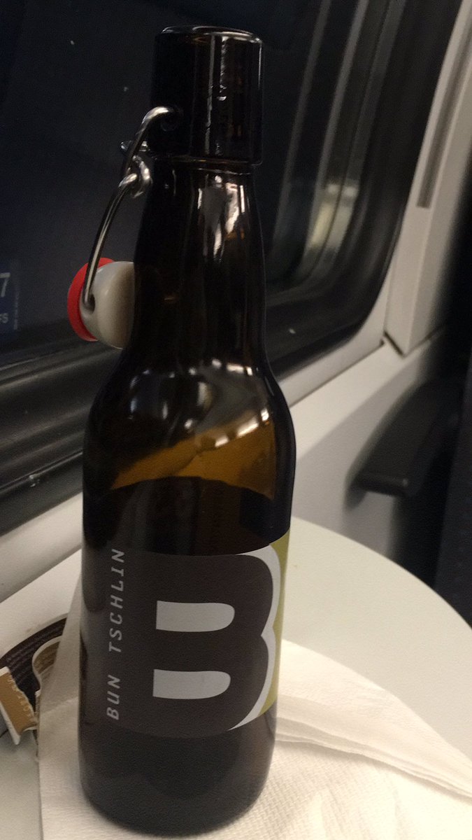 SabinaRuff's tweet photo. #plastikfasten im Zug mit #tschlinerBier @Es_wird_jetzt #ostsinn https://t.co/q0tjxujZnh