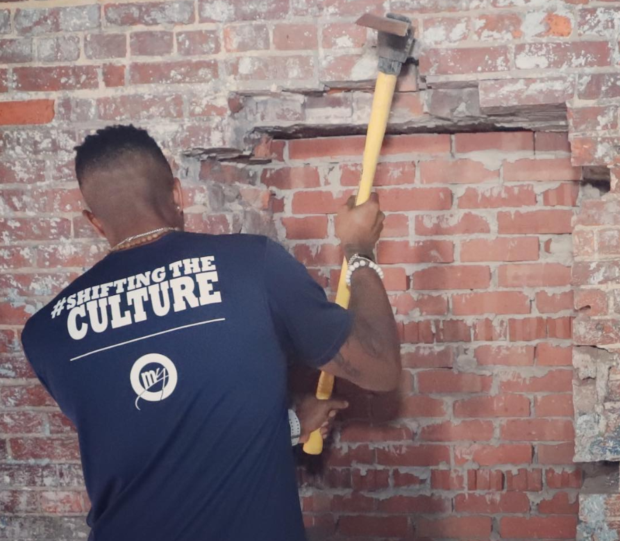 “Always listen to experts. They'll tell you what can't be done, and why. Then do it.” ― Robert A. Heinlein//
#ShiftingtheCulture #MiltonYatesLifestyle #mondaymotivation
Photo Credit: <a href="/miltonbyates/">Milton B. Yates</a> //MY is a registered trademark of Milton Yates Lifestyle®️. All rights reserved.