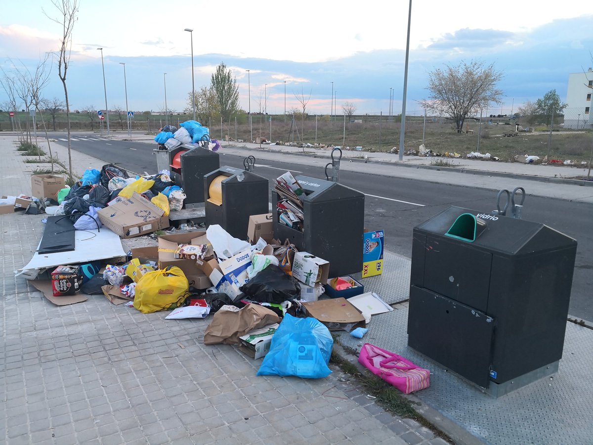 ofanon's tweet image. #AlcorconSucio siento que el "señor" alcalde no pueda ver esta foto al tenerme bloqueado...