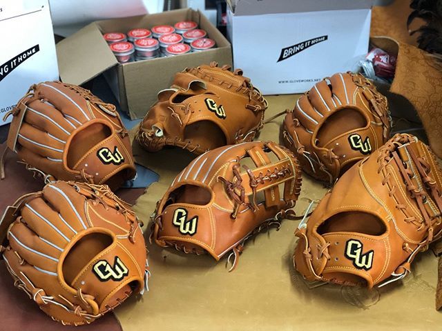 theGloveworks's tweet photo. When the whole squad pulls up.. ππ¦π₯
#Gloveworks #MLB #FreshLeather https://t.co/ZV4EZutbZa https://t.co/zbcBKZa8GN
