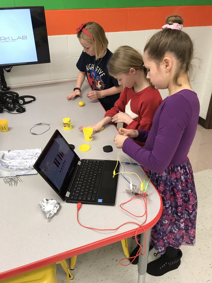 MrPicard_HES's tweet photo. @MrsONeil4th class spending some time in the #SparkLab applying their knowledge of circuits to @makeymakey Can’t wait to see their final electricity project in a few weeks. #HappyHillendale #HESTEM https://t.co/IkpjZPBvgb