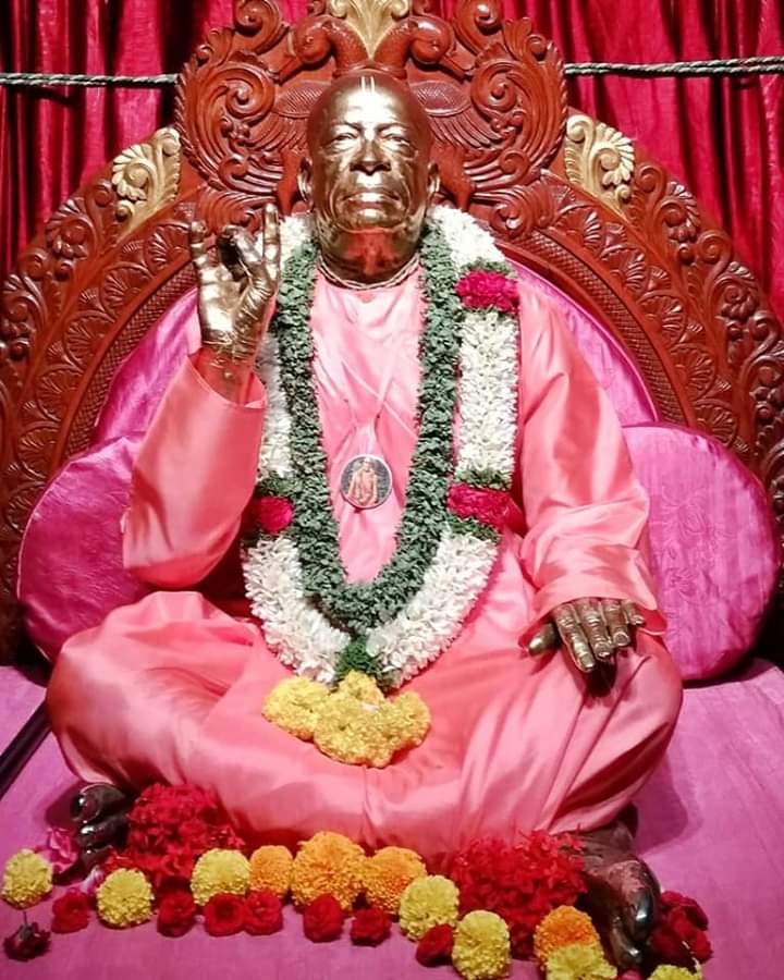 ISKCONBangalore's tweet photo. #TuesdayMorning #mangalarati #Blessings from Their Lordships #today on #HareKrishna Hill 2nd #AprilWish https://t.co/Devi4KKkAA