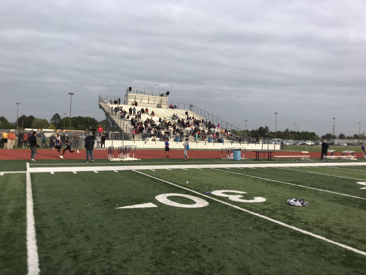 combs281's tweet image. Congratulations to all of the students competing in this evening’s jr high district track meeting at @ManvelHS. #MyAlvinISD