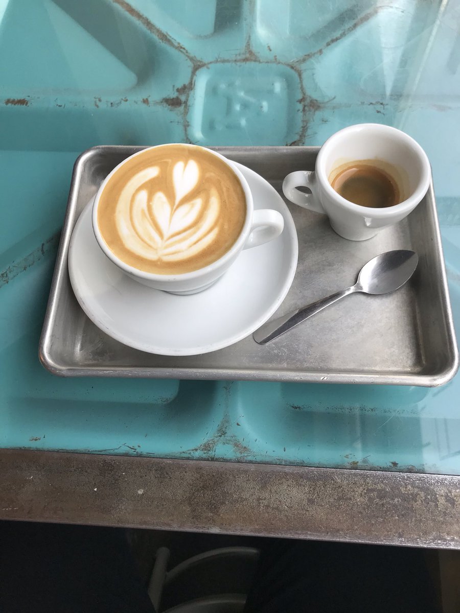 E_DUBZ25's tweet photo. Look at how beautiful this latte w/ a shot was 😩😍 #CoffeeAppreciationPost #BlueprintCoffee https://t.co/WodHYfgkaa