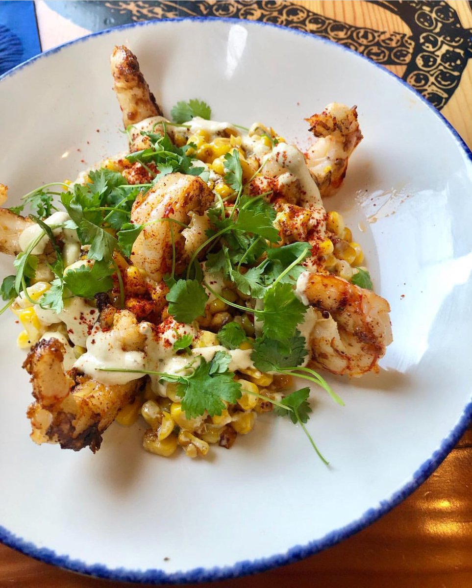 waterbar_sd's tweet photo. This warm weather got us looking forward to Summer like 😎 ☀️ Enjoy some fresh, light bites like one of our favorite share plates the Shrimp a la Plancha | Corn, Crema, Chile de Arbol &amp; Lime🦐

#DevotedToTheCraft #WaterbarSD https://t.co/YuWrYkhS0j