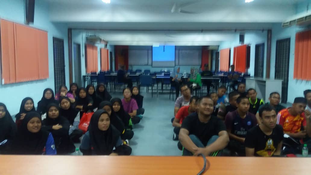 LatihanJ's tweet photo. #BBPShahAlam 36 Pelajar B'sama 4 Guru Pengiring, 1 Peg. Teknikal &amp; 2 Jurulatih Pengiring Hadir Melapor Diri Sempena Latihan Pusat Menjelang Pertandingan Kadet Bomba Peringkat Kebangsaan Di Kelantan Pd 8-11 April 2019 
#SemogaKejayaanMilikKita
#SelangorBoleh
cc @NorazamK @yus_hero https://t.co/6VCbzYyfGv