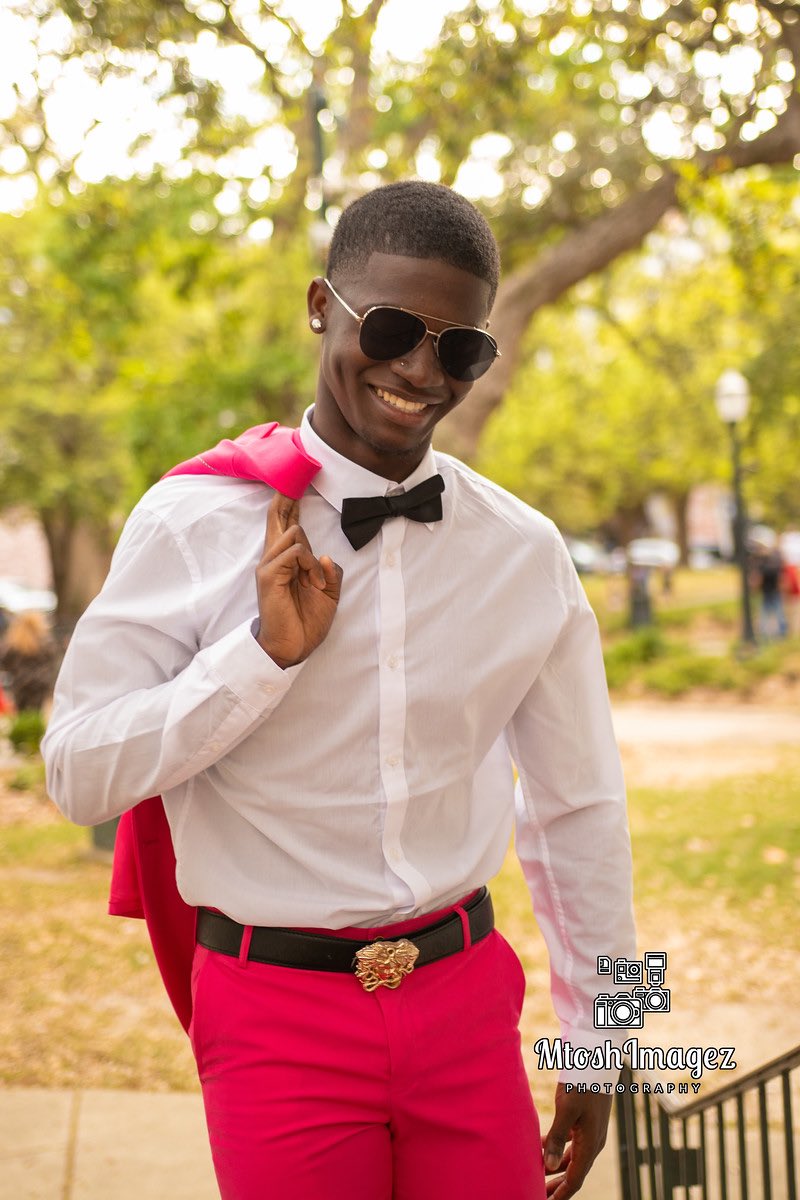 “Always smiling, because this is only the beginning” 🤩⏳ #mtoshimagez #photography #promphotography #highschoolprom #pinksuit #fly