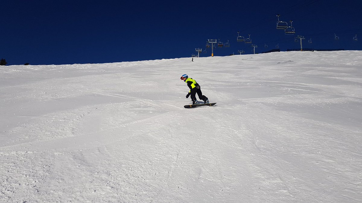 DesignSaltus's tweet image. Day 3 on the slopes. Another sunny day! #saltus #saltusdesigntechnology #saltusskitrip2019 @DesignSaltus @MarmotBasin