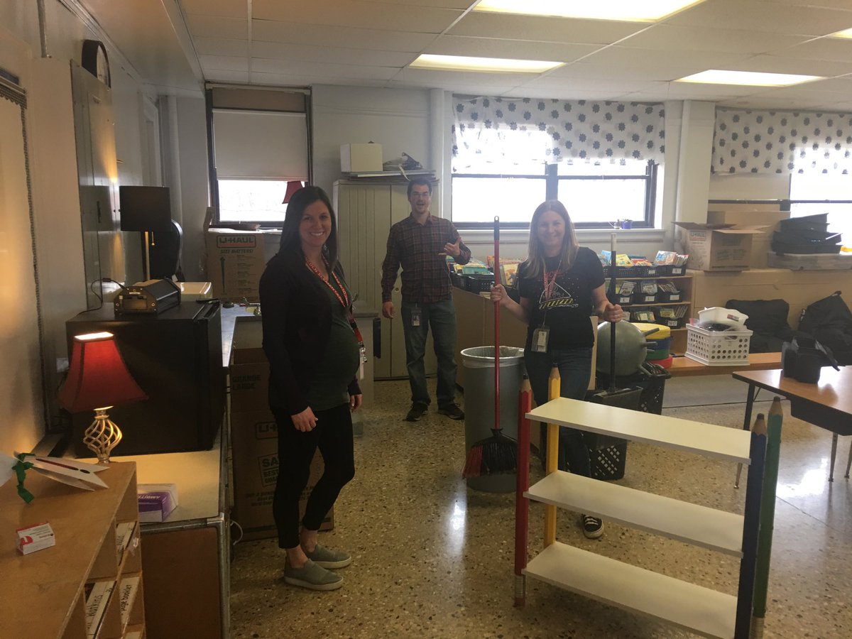 MichMiner's tweet photo. This DREAM TEAM made magic happen! It took a village. ❤️Lincoln’s Leaning Under Construction couldn’t be going better! Open house tonight! #sparkofflexibility #sparkofkindness #learningunderconstruction @tosaschools https://t.co/ZgqGSra4pI