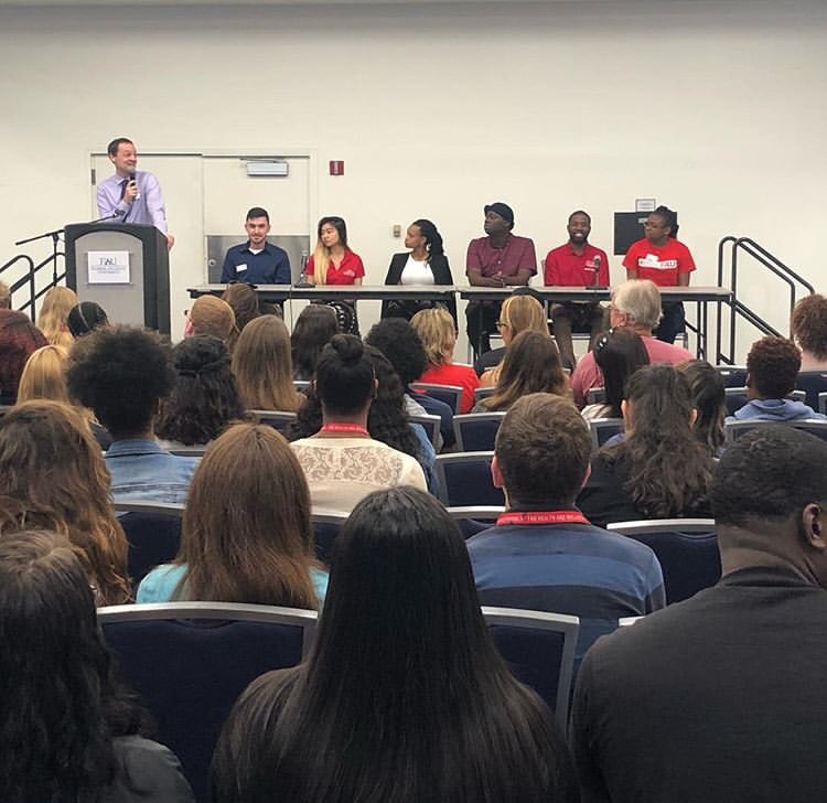 fauorientation's tweet photo. Our orientation leaders had a great time kicking off the first Transfer orientation today! #TransferSOAR #faustudents https://t.co/BgdKCPiPDx