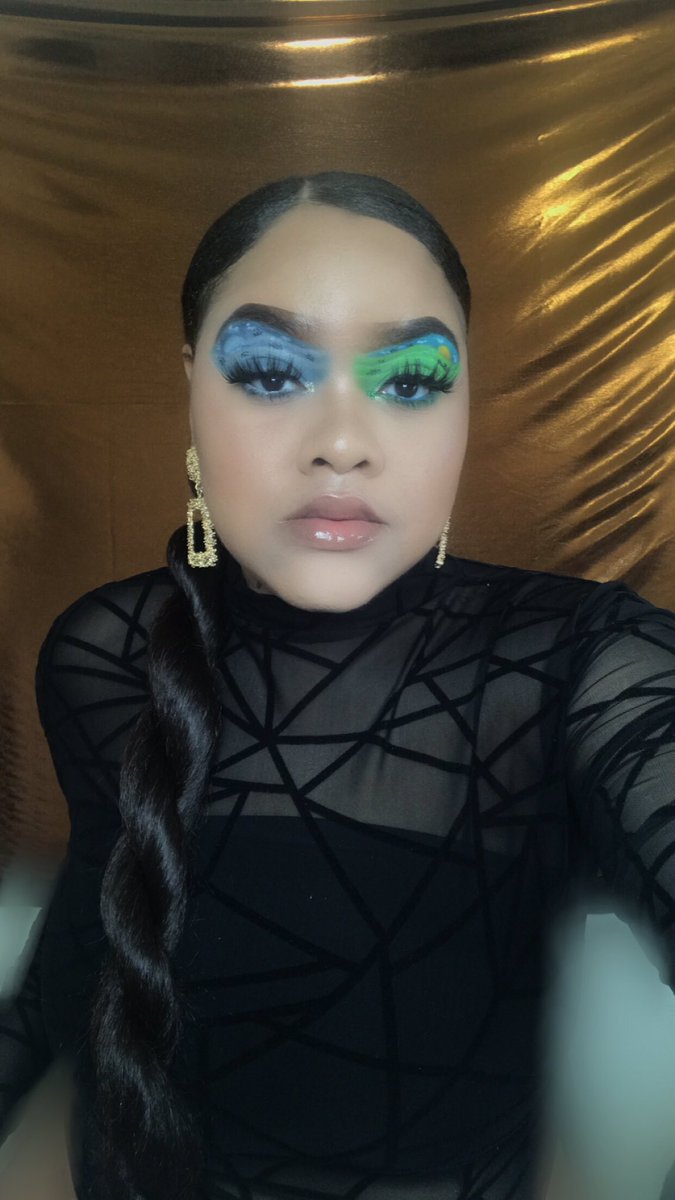 deethemusee's tweet photo. The Awakening 🌕🌑
Inspired by : @naezrahlooks @dxm.beauty
#Deethemuse #blackexcellence #aspiringmua #makeuplook333 #ctmakeup #conneticutmakeup #naturalhair #mua #businessowner #bhcosmetics #morphe #dayandnightmakeup
#change555 #undiscoveredmuas #explorepage https://t.co/oAYS3AJRbN