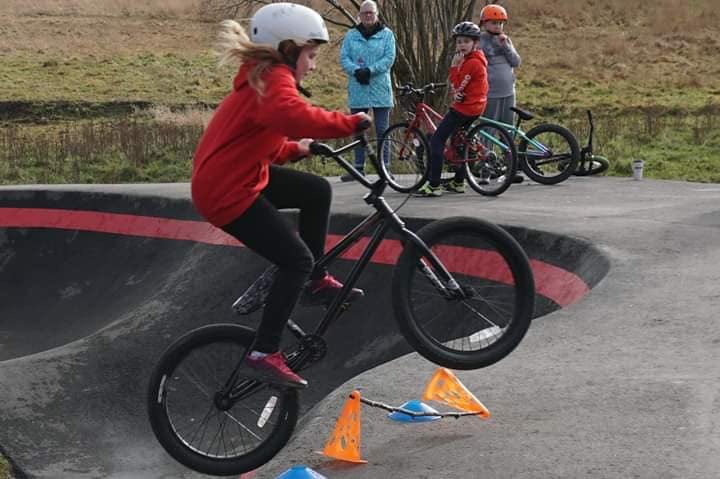 Fraser_J_'s tweet photo. A3. One of my clubs in @ScottishCycling West region #WishawWarriors / #SocialTrack have used a new Pump Track in their community to bring together 100s of local people, teamed up with @nlcpeople #Club365 programme + now starting a race team! 

The power of sport! 

#SportHour https://t.co/qV9oVGc6Ih
