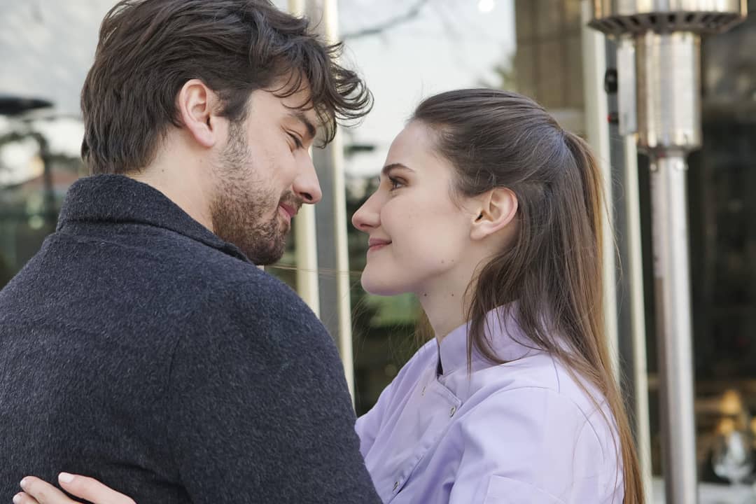 @azcenetkinlik 😚😚

- #AlpNavruz 
- #AlinaBoz 
#ElimiBırakma