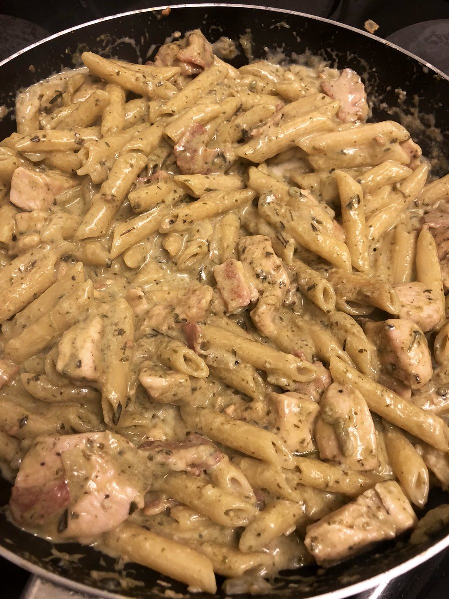 Tintswalo1994's tweet photo. Tonight I made a Creamy Pesto Pasta on my IG: mfazomnyama_

The recipe will be posted there too.

-Asidleni Sonke https://t.co/TBrbmsprCH
