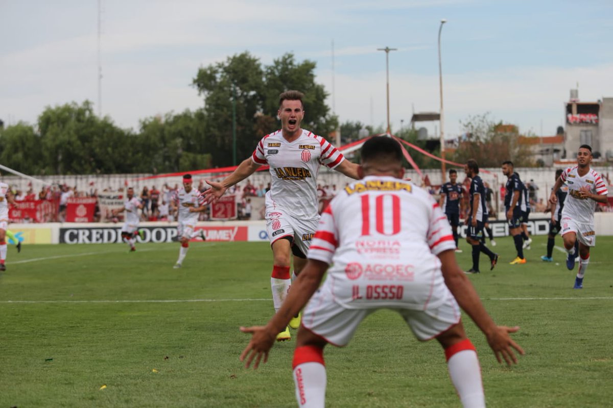 DiarioOle's tweet photo. ¡BARRACAS CENTRAL A LA B NACIONAL! Le ganó 1-0 a Acassuso en su cancha y llegó a 72 puntos para asegurarse el ascenso a 7 fechas para el final del torneo. Jugará por primera vez en la 2° Div. de nuestro fútbol. ¡Felicidades! https://t.co/0ggRahhH6z