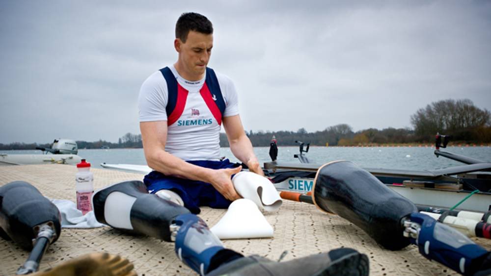 TidewayBulletin's tweet photo. So #PeteReed thinks it’s amusing to joke about having to compete in the Paralympics because of a hip operation. Wonder how Paralympic Bronze medalist Captain Nick Beighton, who lost both legs in Afghanistan, feels about that? #thinkbeforeyoutweetasshole #anythingforsomepublicity https://t.co/fWCnNy9vQt