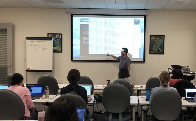 ucsdlibrary's tweet photo. There are only a few spots left for the Library’s Software Carpentry workshop next week! During April 10-11, you’ll learn to use the command line, version control with Git, and programming and data analysis with R. ⛏️💻

Register 👉 https://t.co/XSVtTpHTo3 https://t.co/HTR6STWLpn