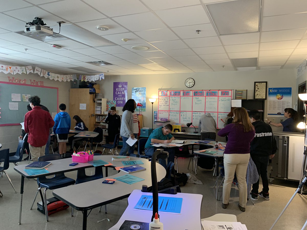 MrsAliciaPosey's tweet photo. Scavenger Hunts make my students think about vocabulary and connect their prior knowledge! #3ColumnNotes #AVID #DataAnalysisUnit https://t.co/ieKJFBJX5Y